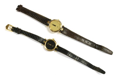 Lot 274 - A ladies' Gucci quartz strap watch
