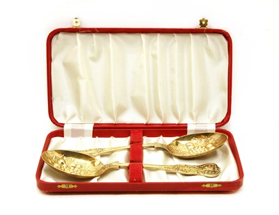Lot 271 - A pair of cased silver gilt berry spoons