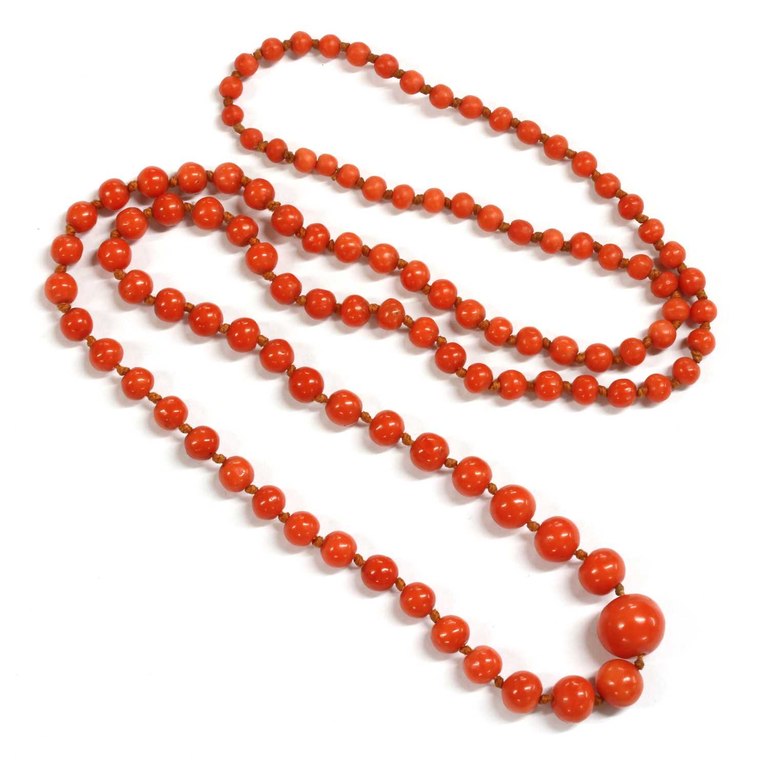 Lot 36 - A single row graduated coral bead necklace