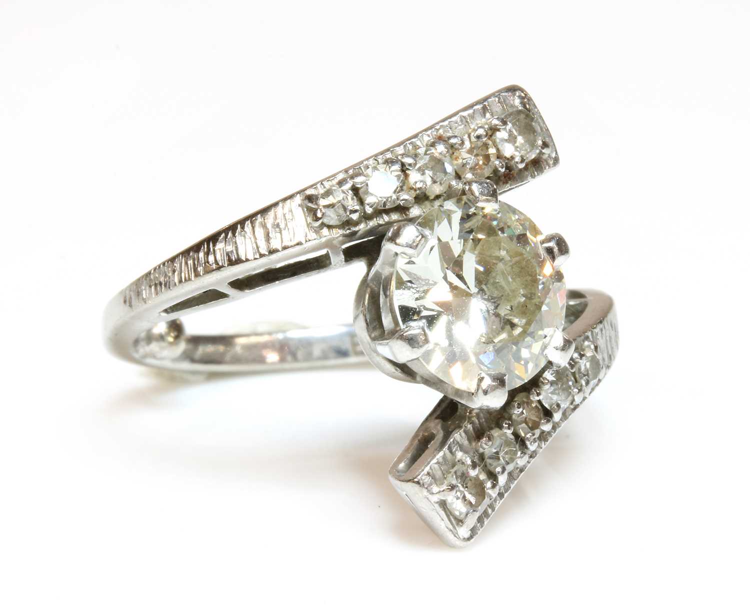 Lot 178 - A single stone diamond ring
