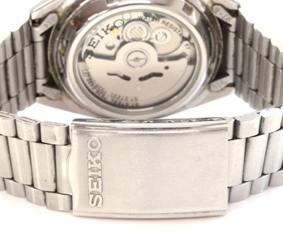 Lot 478 - A gentlemen's stainless steel Seiko '5' automatic skeleton back bracelet watch
