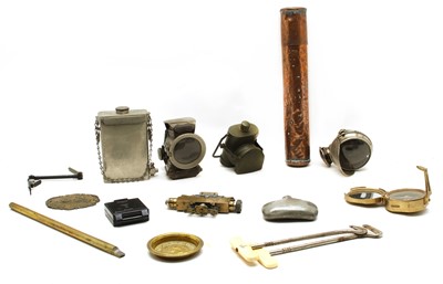Lot 68 - A box of metal items