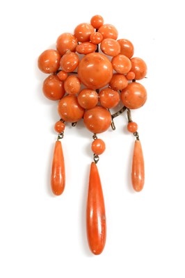 Lot 106 - A Victorian coral cluster brooch/pendant