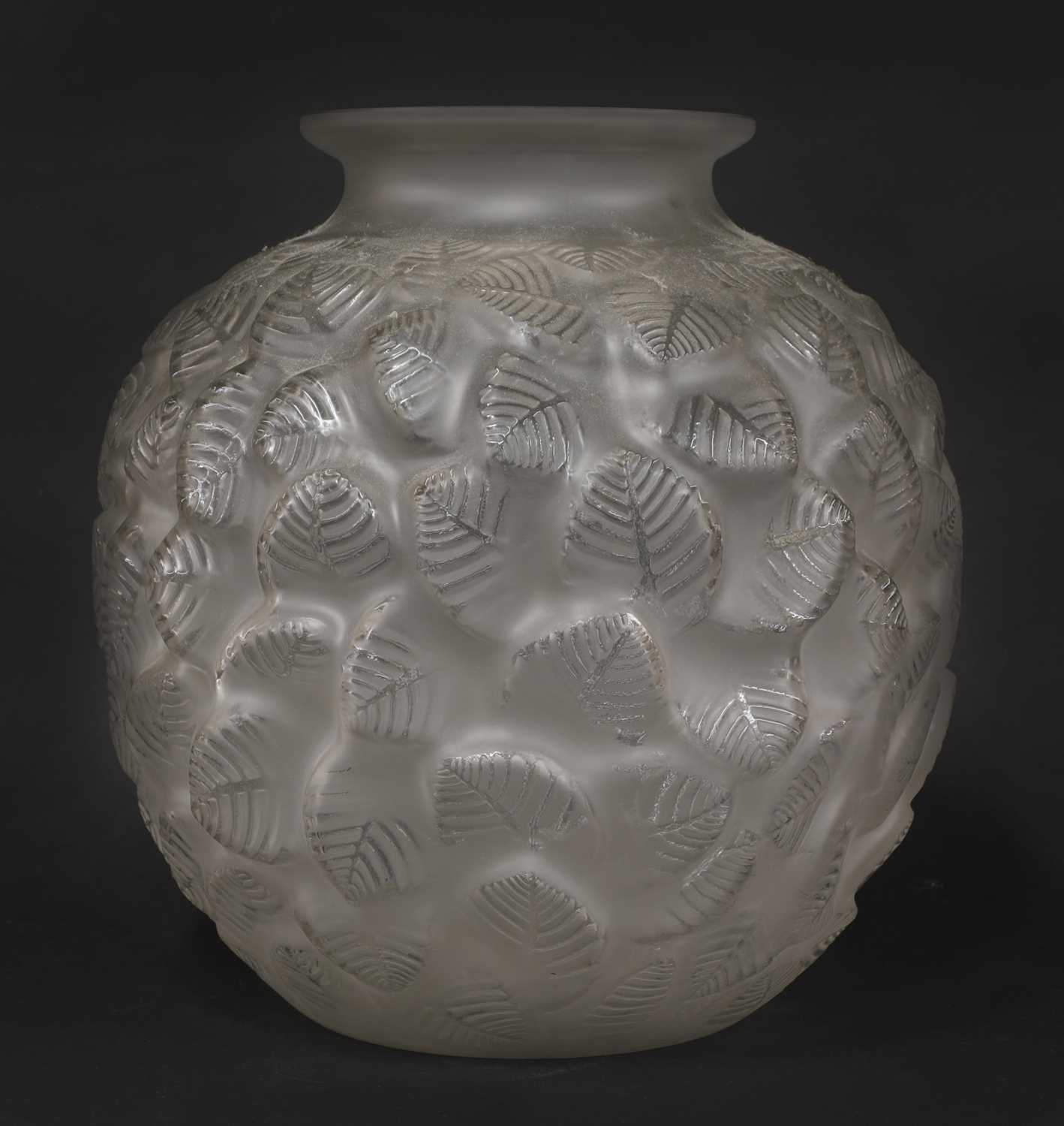 Lot 216 - An Art Deco leaf moulded glass vase