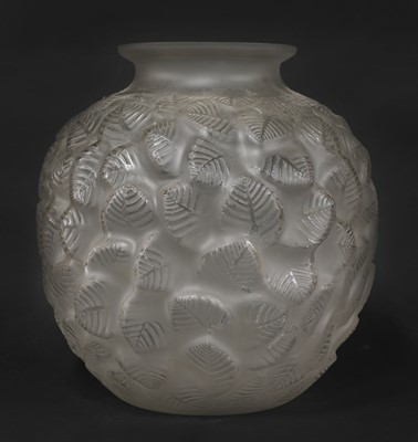 Lot 216 - An Art Deco leaf moulded glass vase