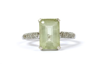Lot 150 - A white gold green beryl and diamond ring