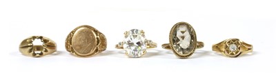 Lot 137 - Five gold rings