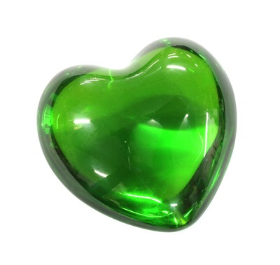 Lot 155 - A green glass Baccarat paperweight