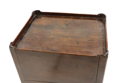 Lot 392 - A George III mahogany tray top commode