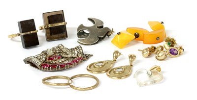Lot 241 - A quantity of jewellery