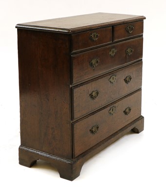 Lot 638 - A small oak chest of drawers