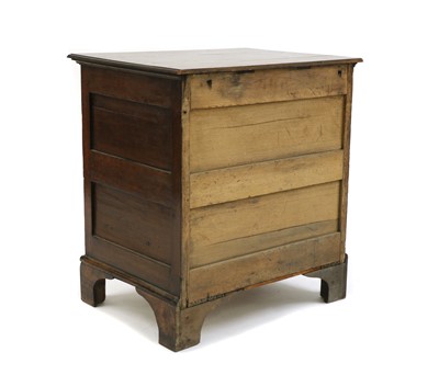 Lot 293 - A small oak chest of drawers