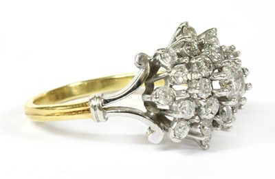 Lot 123 - An 18ct gold diamond cluster ring