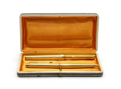 Lot 73 - An 18 ct gold Parker fountain pen and propelling pencil