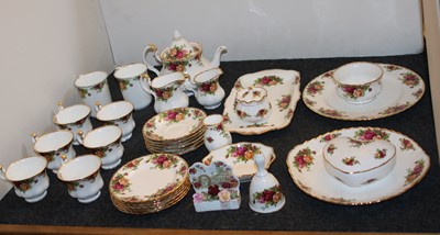 Lot 39 - A collection of Royal Albert Old Country Roses