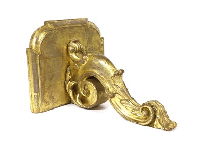 Lot 80 - A carved giltwood wall bracket