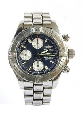 Lot 581 - A gentlemen's stainless steel Breitling 'Super Ocean' automatic chronometer bracelet watch