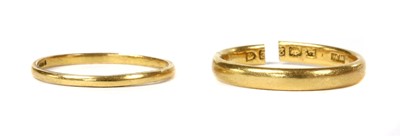Lot 57 - A 22ct gold 'D' section wedding ring