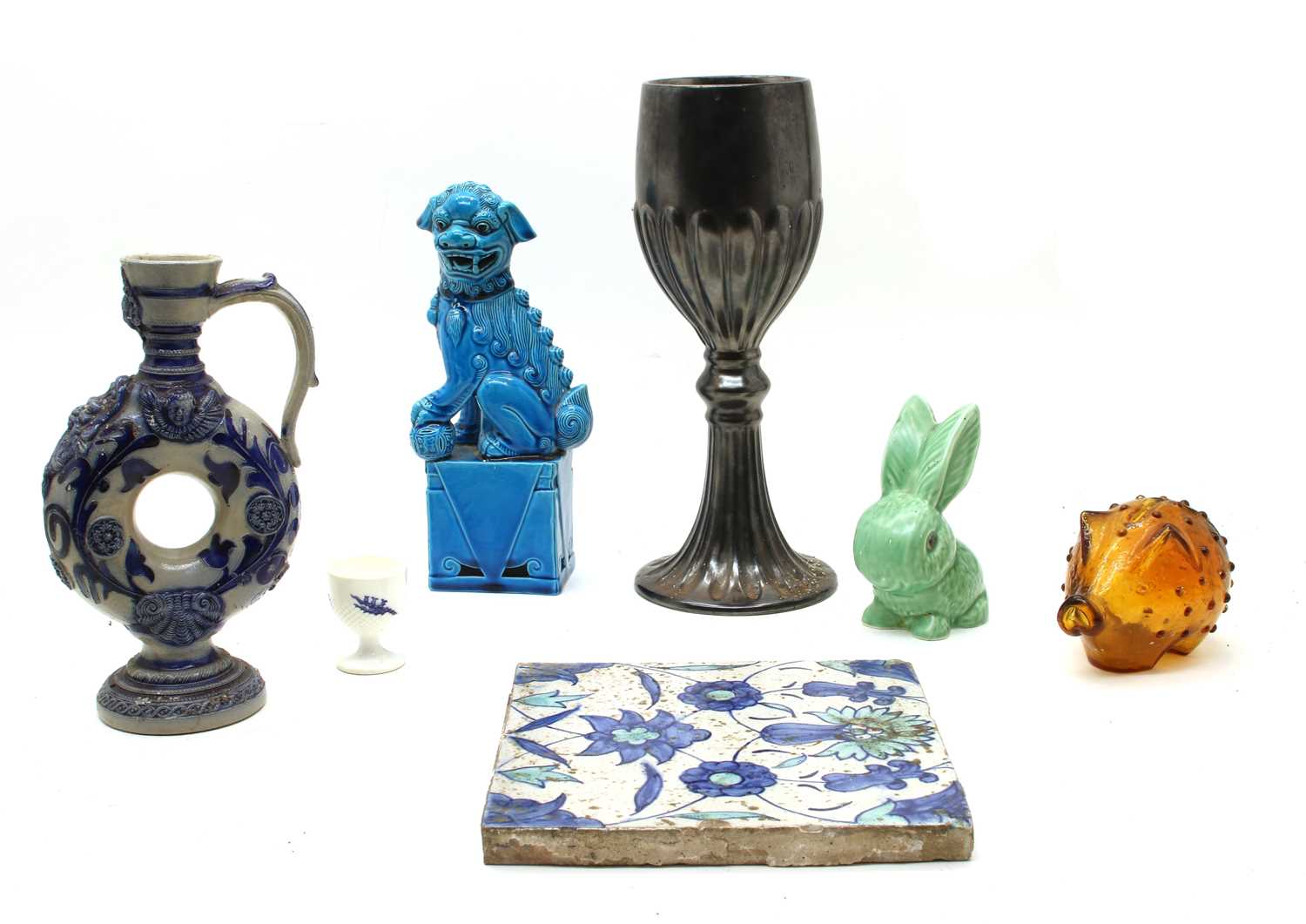 Lot 113 - A collection of miscellaneous ceramics