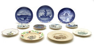 Lot 398 - A collection of various plates