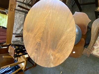 Lot 576 - An Arkana rosewood circular table