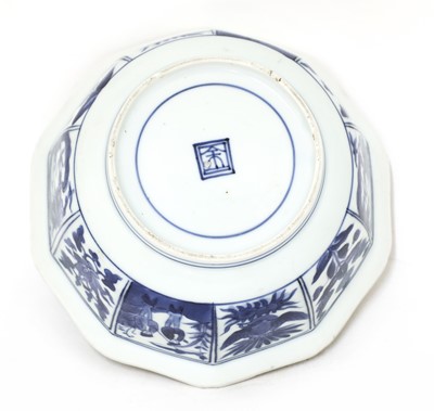 Lot 196 - A Japanese Arita Kakiemon bowl