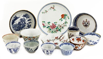 Lot 238 - A collection of Chinese ceramics