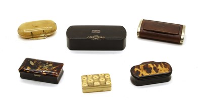 Lot 227 - Six various snuff boxes