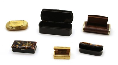 Lot 227 - Six various snuff boxes