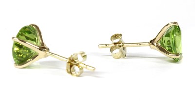 Lot 151 - A pair of single stone peridot stud earrings