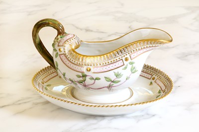 Lot 296 - An extensive Royal Copenhagen 'Flora Danica' porcelain dinner service