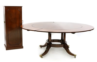Lot 393 - A Regency style mahogany circular extending dining table