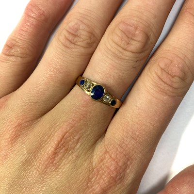Lot 8 - A gold sapphire and diamond five stone ring