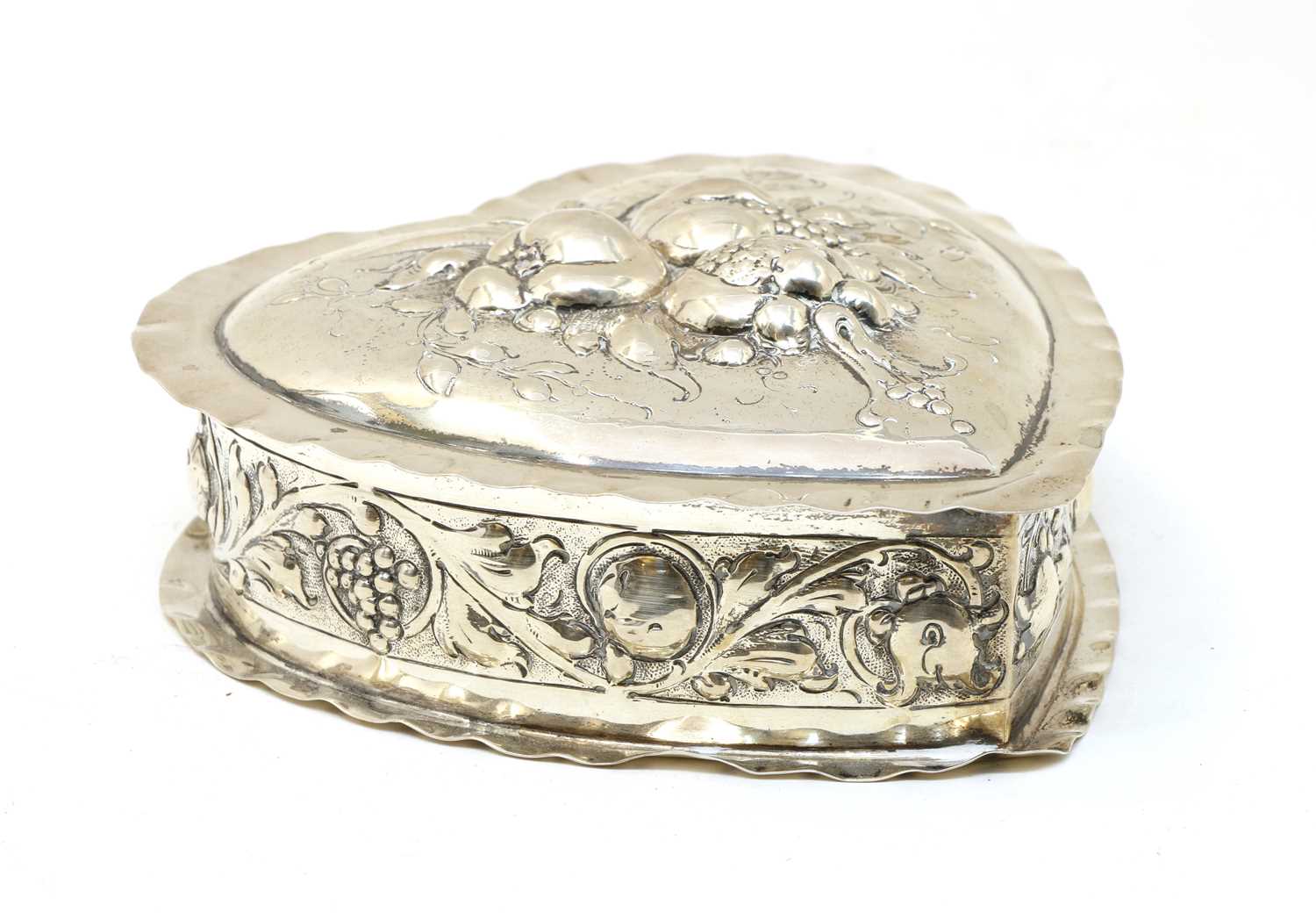 Lot 19 - A late 19th century continental heart shaped 800 standard silver box