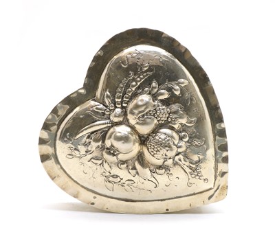 Lot 19 - A late 19th century continental heart shaped 800 standard silver box