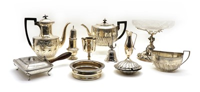 Lot 33 - A quantity lot of silver plated items