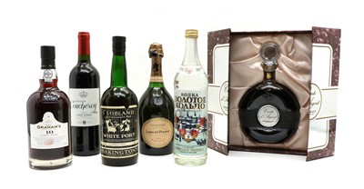 Lot 119 - Various bottle of liquor, champagne and wine