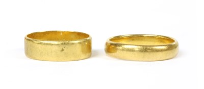 Lot 182 - A 22ct gold 'D' section wedding ring