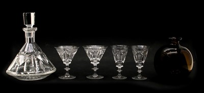 Lot 249 - An Art Deco style 'Tudor' crystal glass decanter and four plus two glasses
