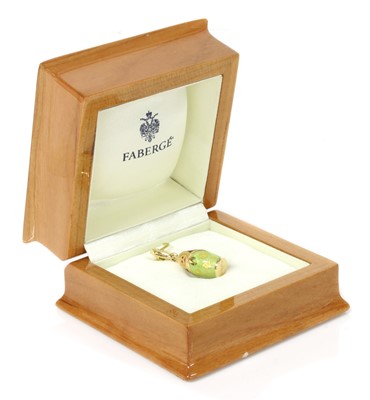 Lot 305 - A cased Victor Mayer for Fabergé enamel pendant