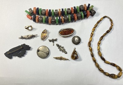 Lot 229 - A quantity of jewellery