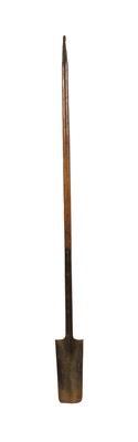 Lot 284 - A vintage rabbiting spade