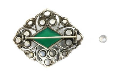 Lot 50 - An Arts & Crafts silver dyed green agate and moonstone brooch