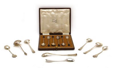 Lot 24 - A cased set of 6 silver coffee spoons