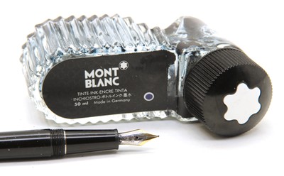 Lot 37 - A Mont Blanc Meisterstuck fountain pen