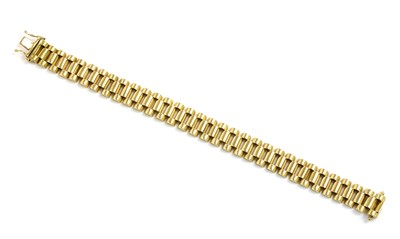 Lot 252 - A gentlemen's 18ct gold 'President' style bracelet