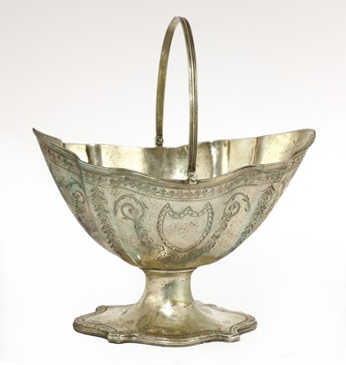 Lot 816 - A George III silver pedestal sugar basket
