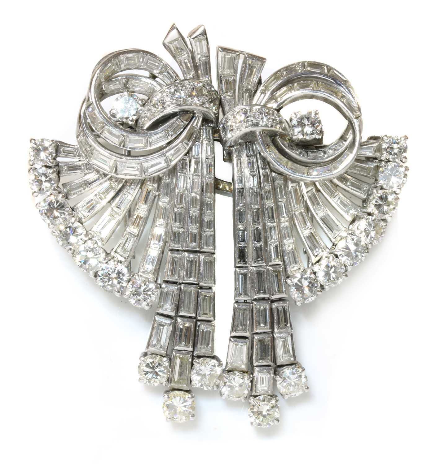 Lot 175 - A diamond set double clip waterfall brooch/pendant, c.1945