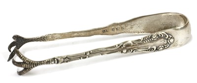 Lot 822 - A pair of George III silver sugar tongs