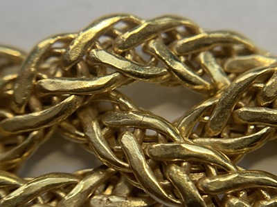 Lot 38 - A 9ct gold sapphire set necklace